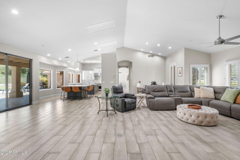 9-web-or-mls-11290-e-cochise-dr