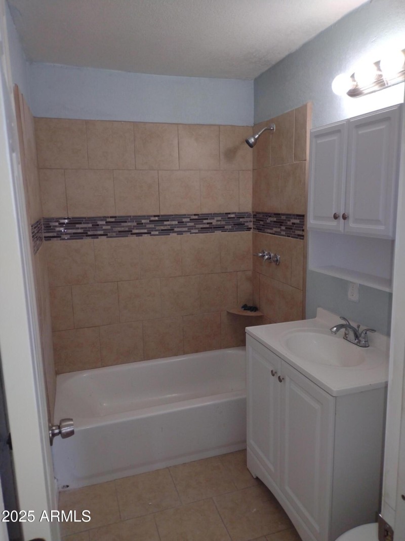 2435 Yuma-front bath