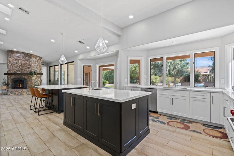 20-web-or-mls-11290-e-cochise-dr