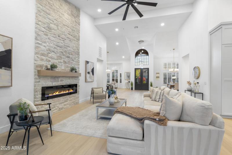 Cozy Family w/ Fireplace