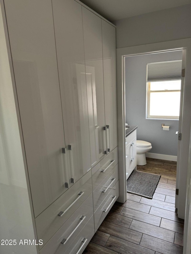 Dressing area primary