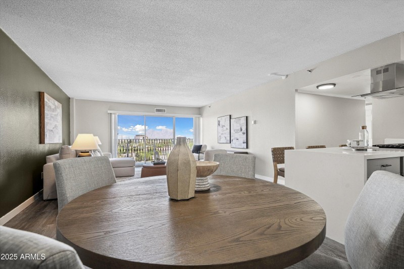 14-Dining Area