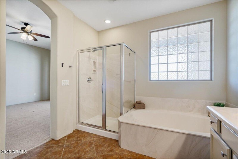 Upstairs Suite Bathroom (2)