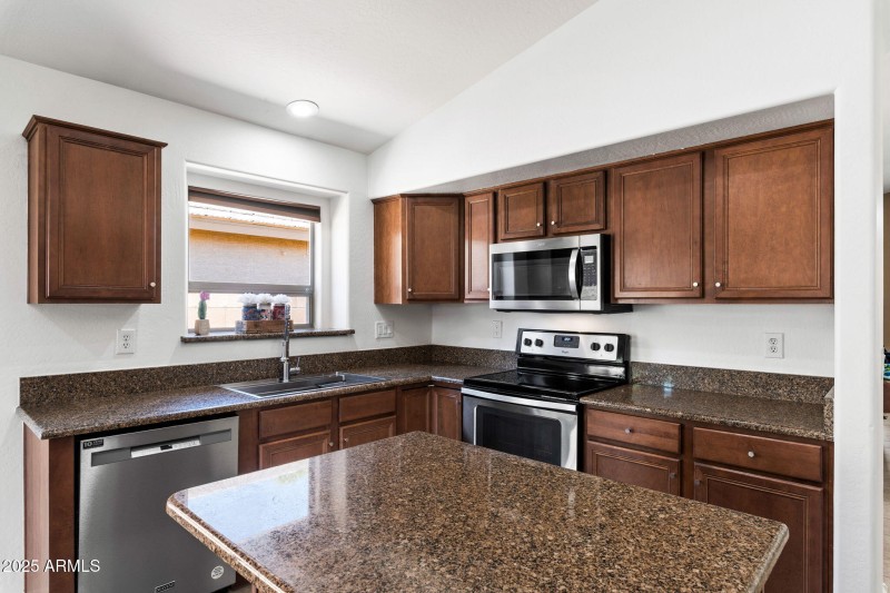 05__41313 W Thornberry Ln