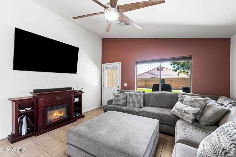 07__41313 W Thornberry Ln