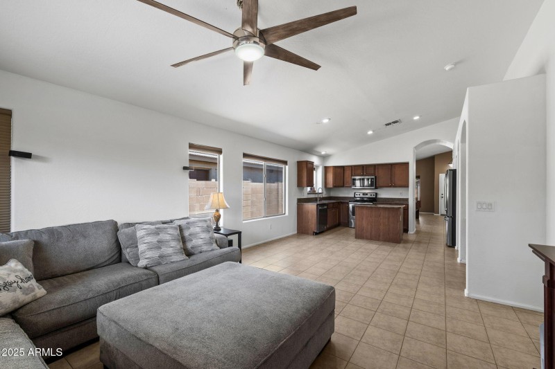 08__41313 W Thornberry Ln
