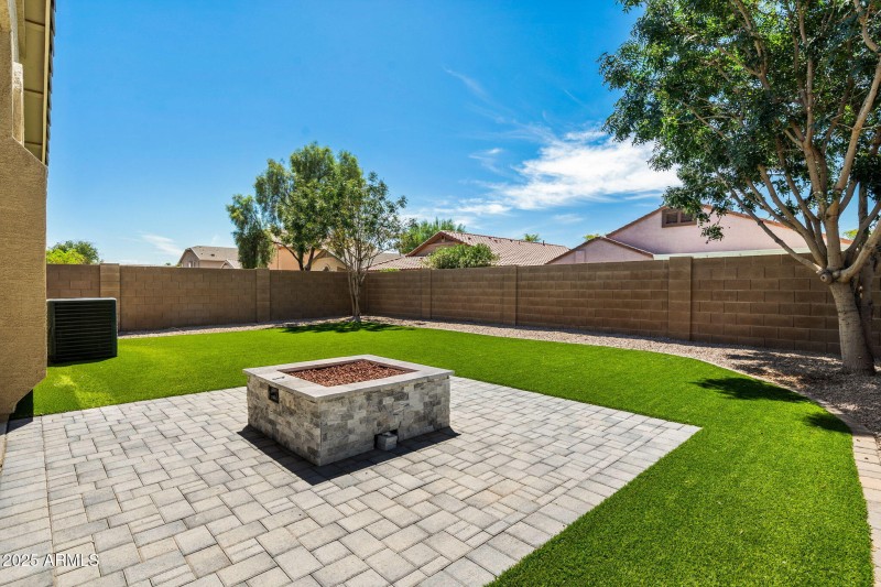 10__41313 W Thornberry Ln