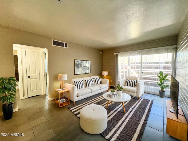 2 BEDROOM UNIT