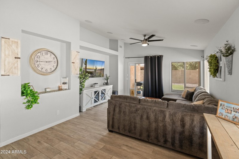 10226 N 93rd Dr-2