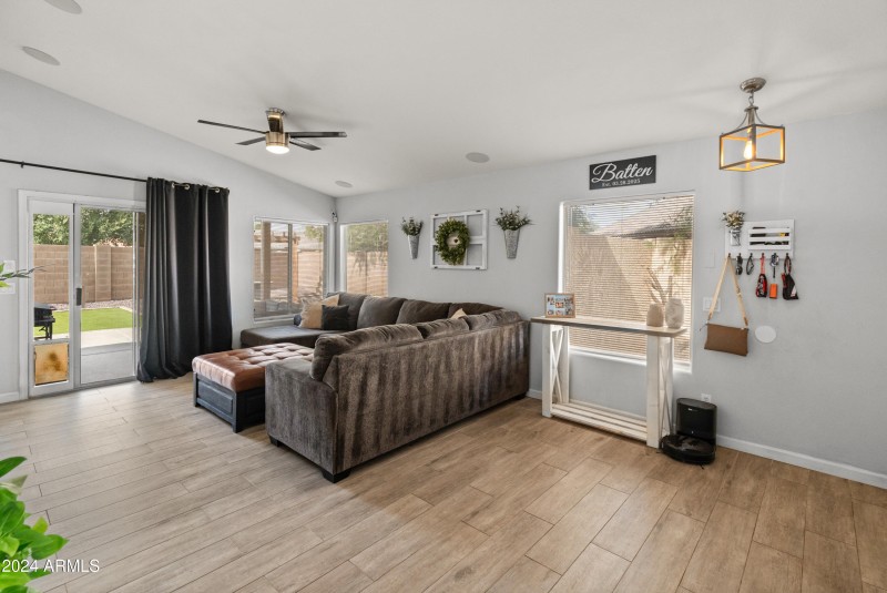 10226 N 93rd Dr-1