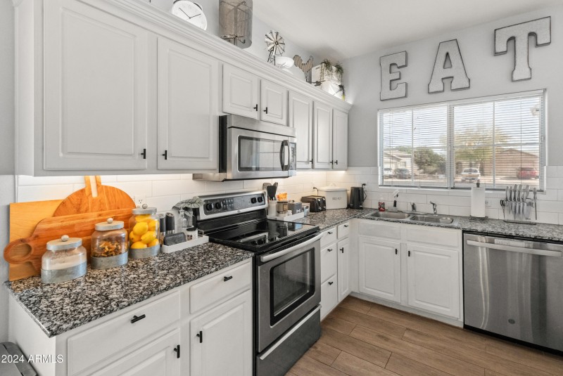 10226 N 93rd Dr-12