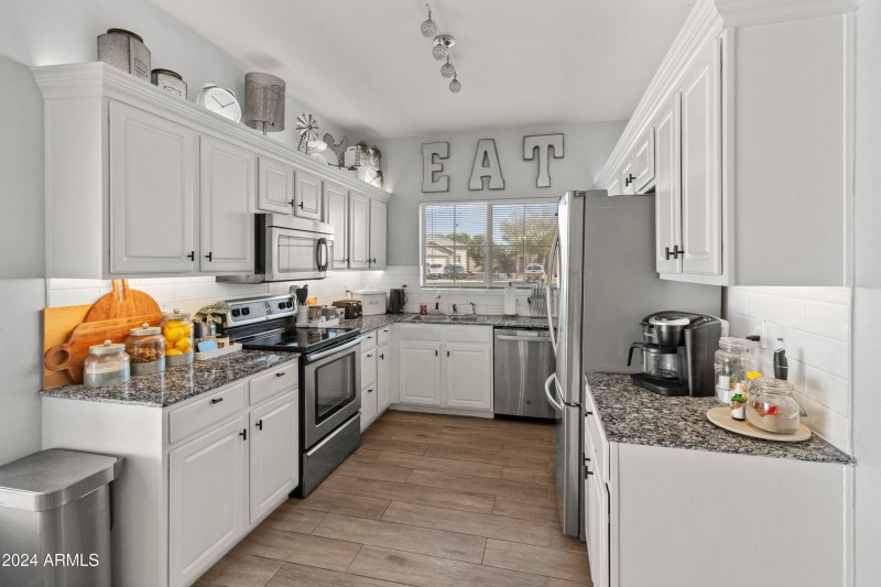 10226 N 93rd Dr-11