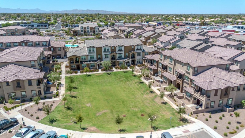 1255 N Arizona Ave Community-2