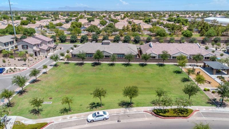1255 N Arizona Ave Community-5