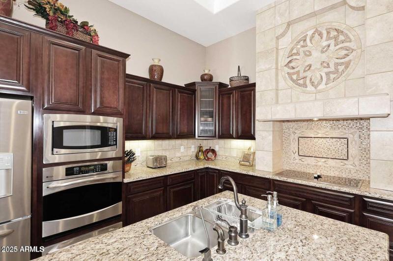 Beautiful Granite Slab in Kitchen
