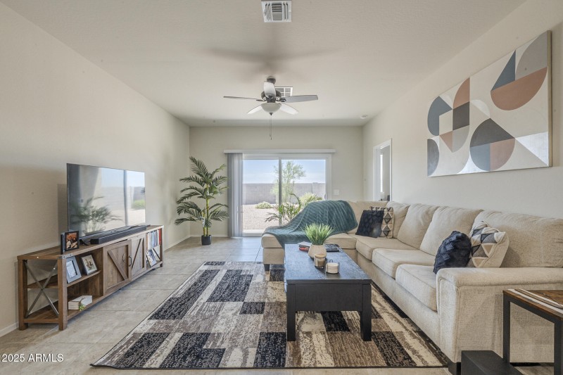 007 Livingroom