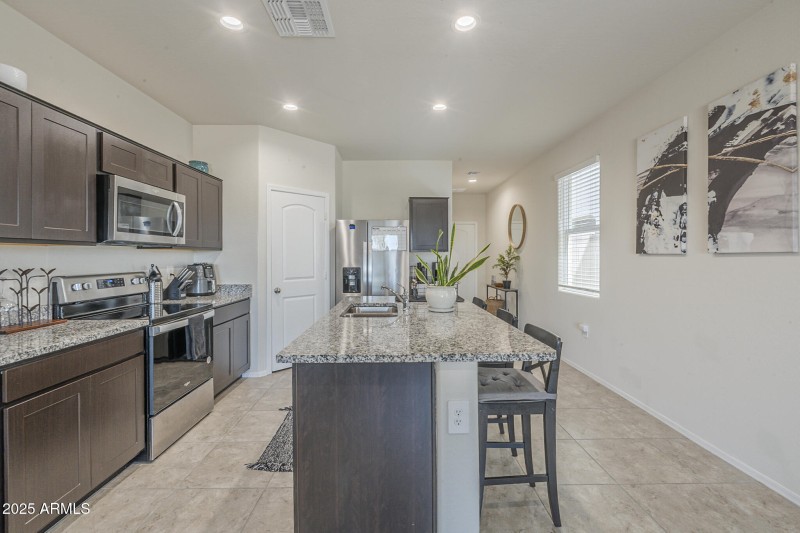 005 Kitchen