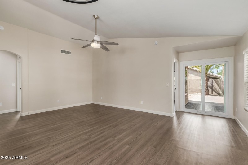 246 W. Sheffield Ave