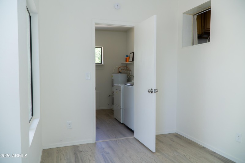 (10) Laundry Door