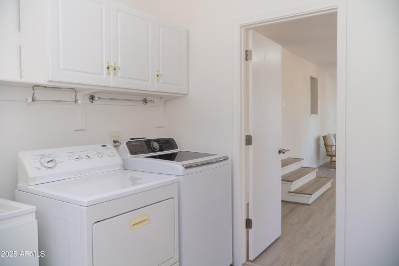 (12) Laundry Room