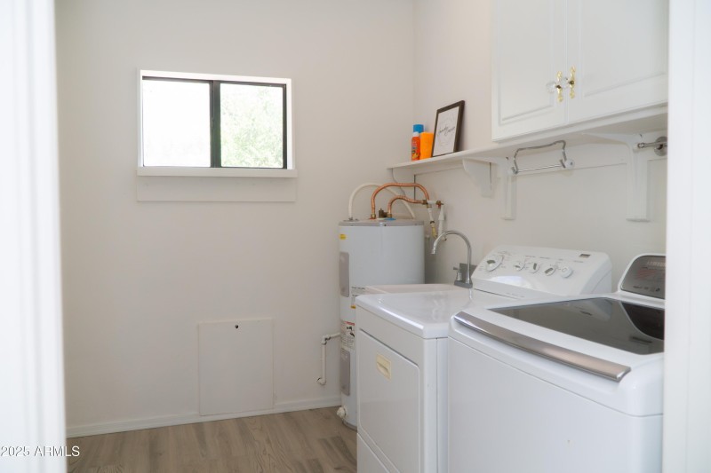 (11) Laundry Room