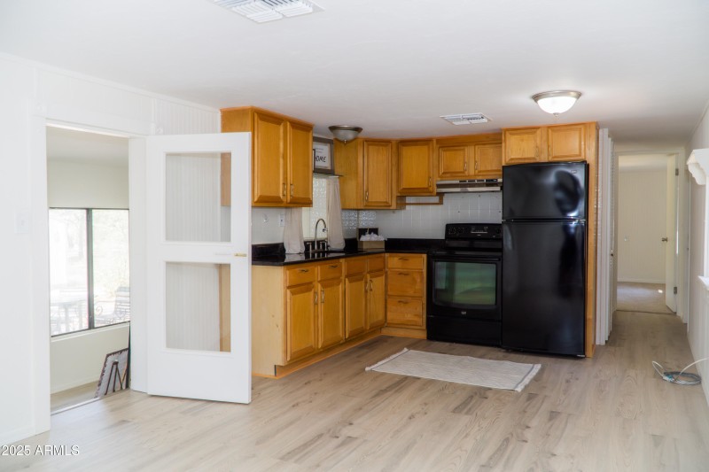 (15) Kitchen