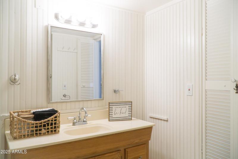 (27) Bathroom
