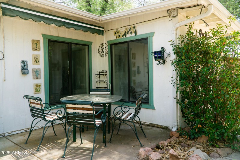 (40) Frontyard Table
