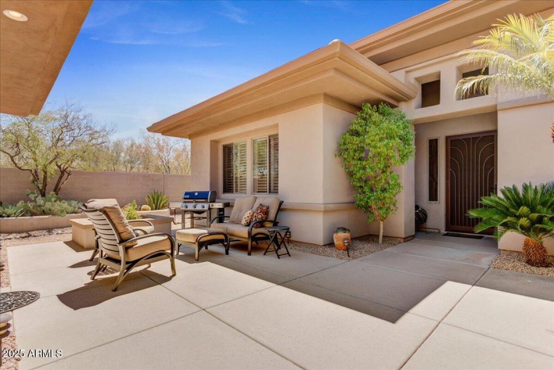 04-Front Courtyard