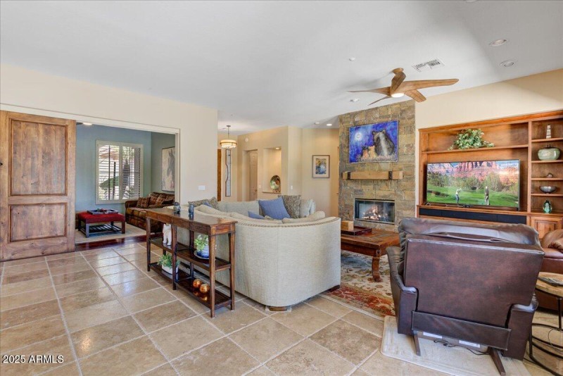 06-Living Room