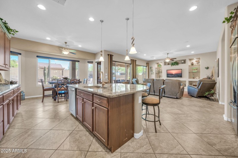 1526 W Molly Ln-10