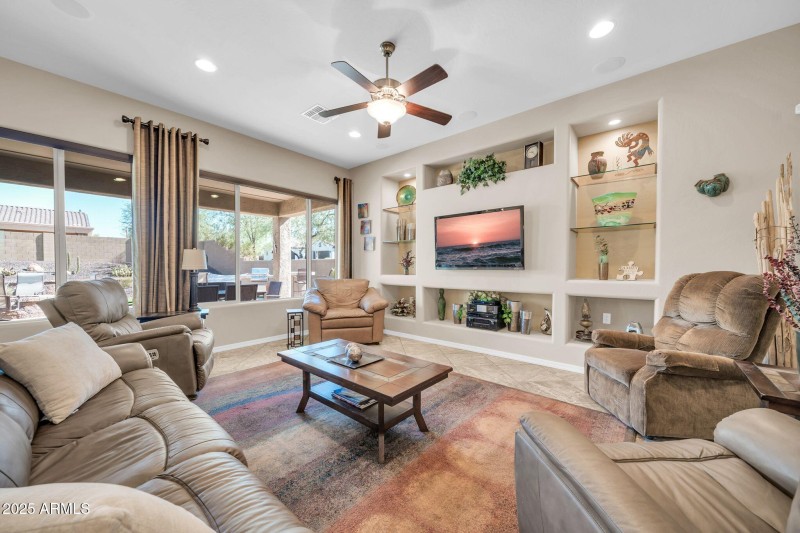 1526 W Molly Ln-8