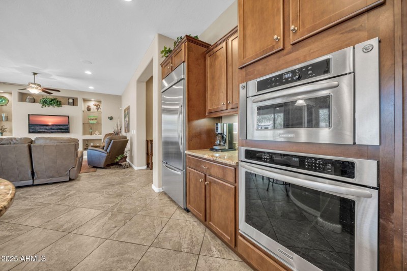 1526 W Molly Ln-9