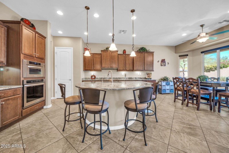 1526 W Molly Ln-12
