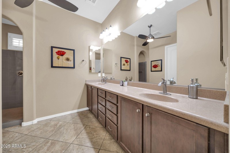 1526 W Molly Ln-18