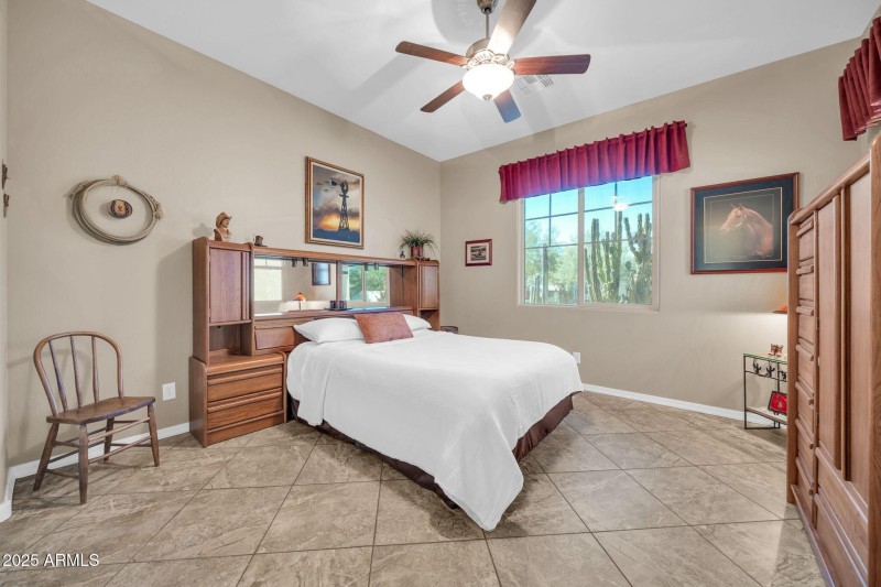 1526 W Molly Ln-31