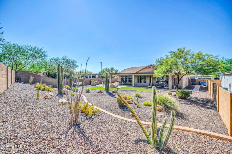 1526 W Molly Ln-32