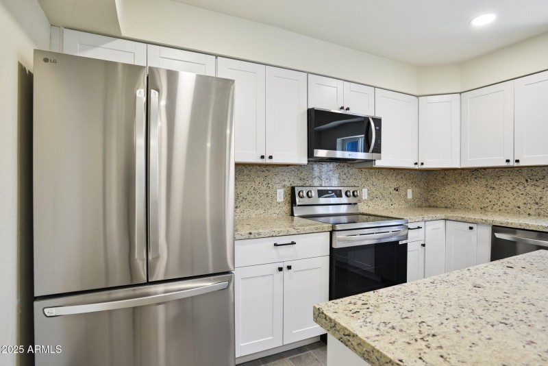 9-web-or-mls-3323-w-marshall-ave