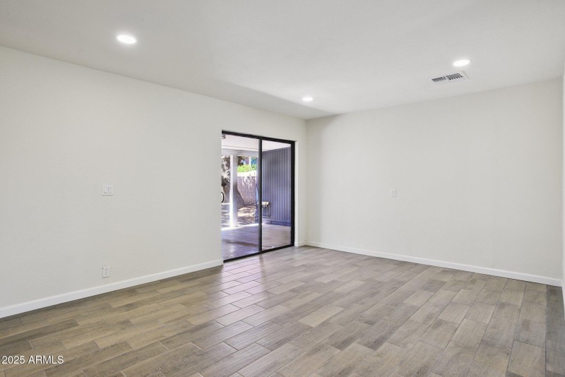 12-web-or-mls-3323-w-marshall-ave