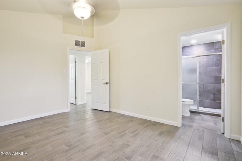 17-web-or-mls-3323-w-marshall-ave