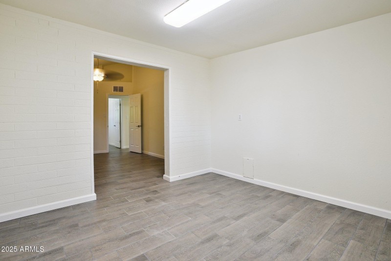 18-web-or-mls-3323-w-marshall-ave
