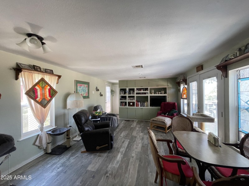 7 Living dining
