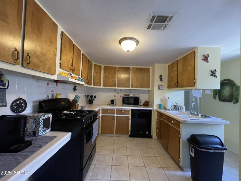 14 Kitchen