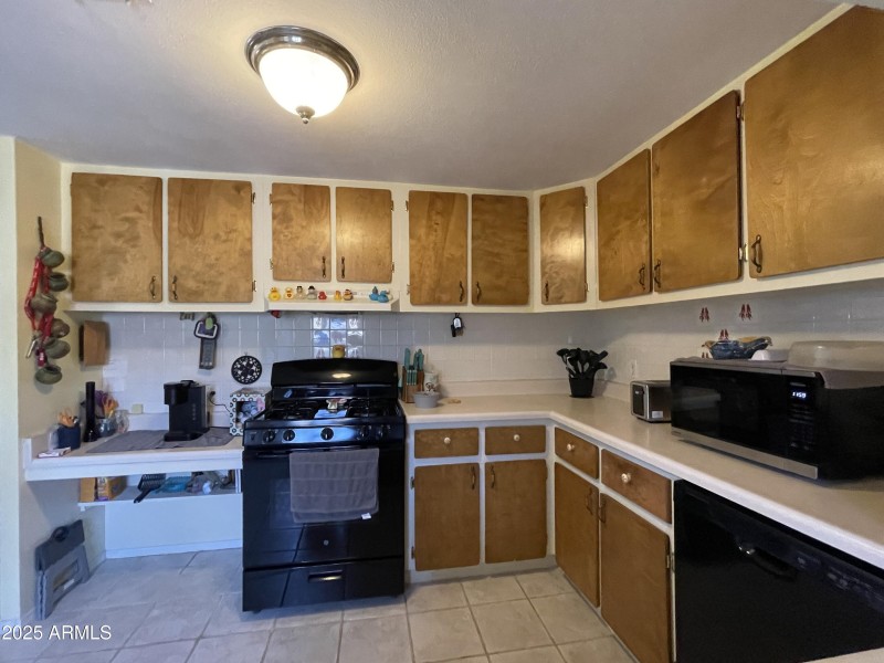 15 Kitchen