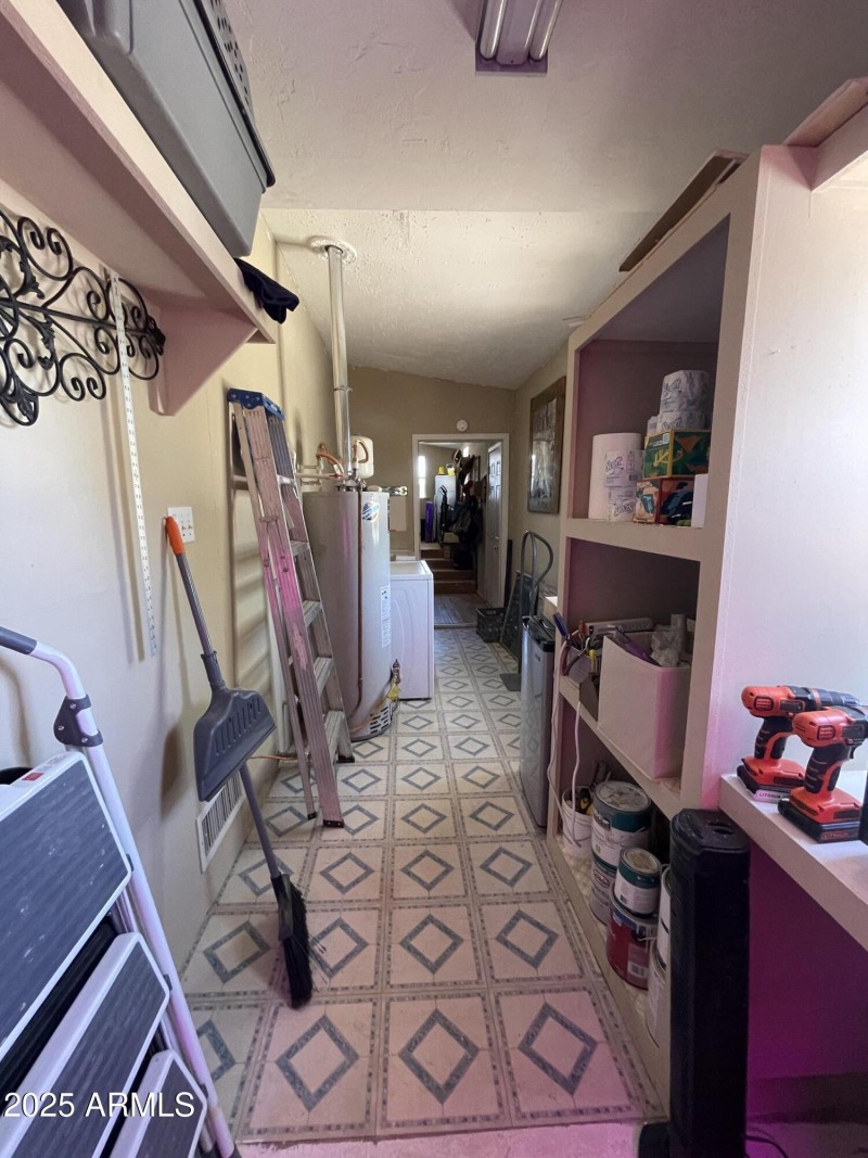 24 Laundry storage