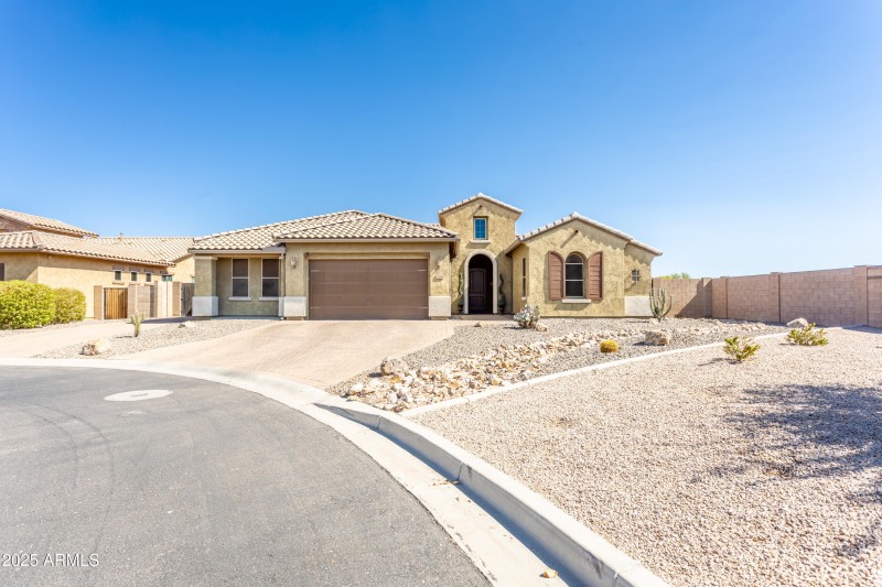Welcome to 2888 E Bellflower Dr