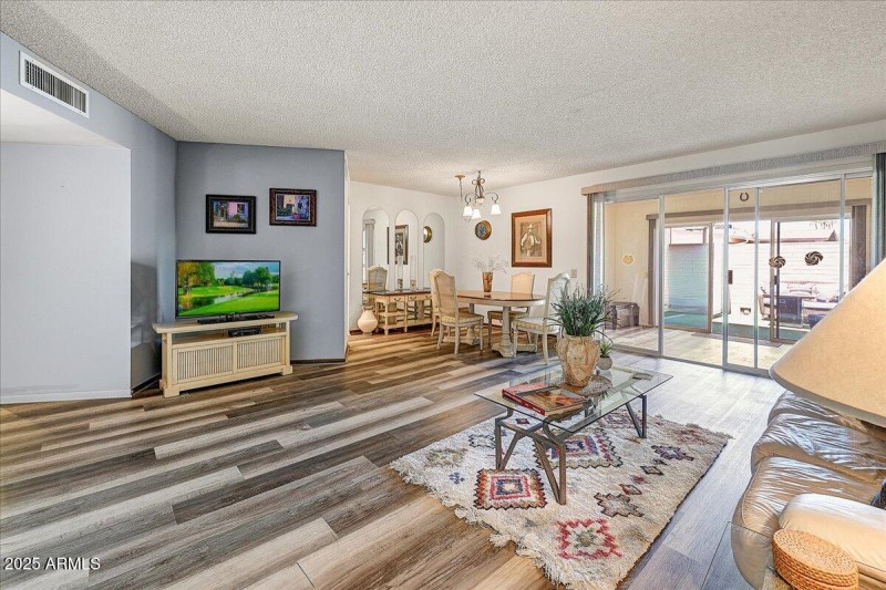 04-Living Room II