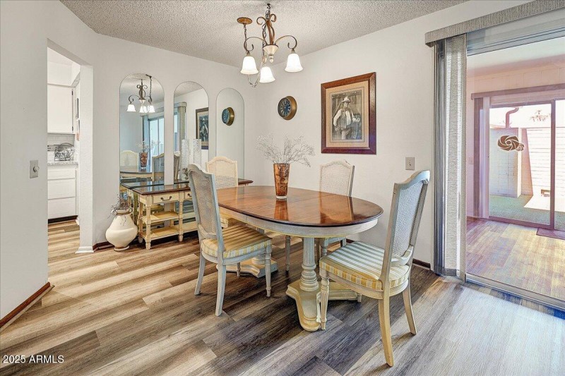 06-Dining Area