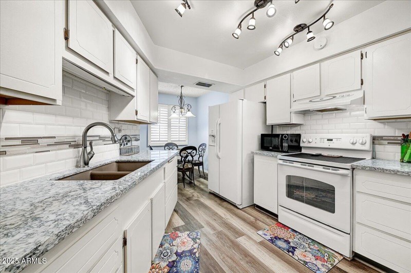 09-Kitchen
