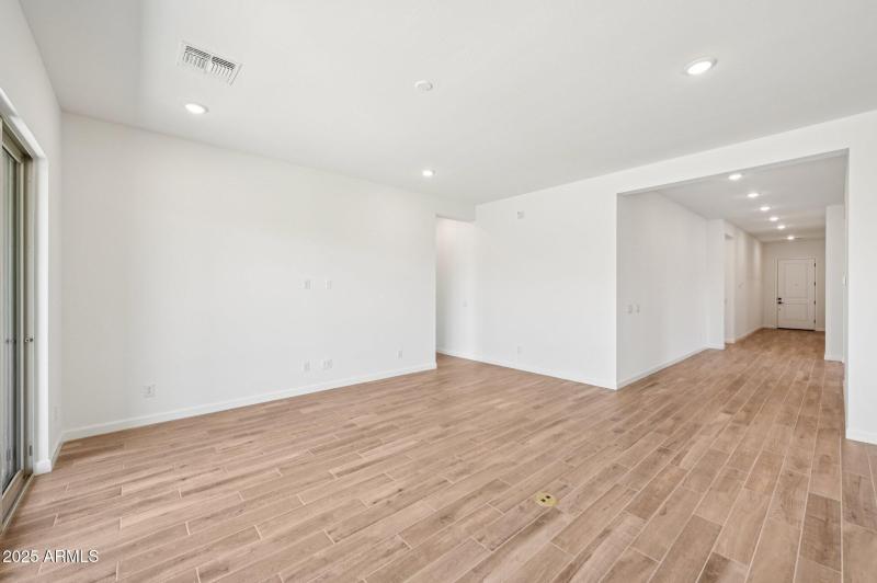 4-web-or-mls-E Twin Acres Dr-S0708-004